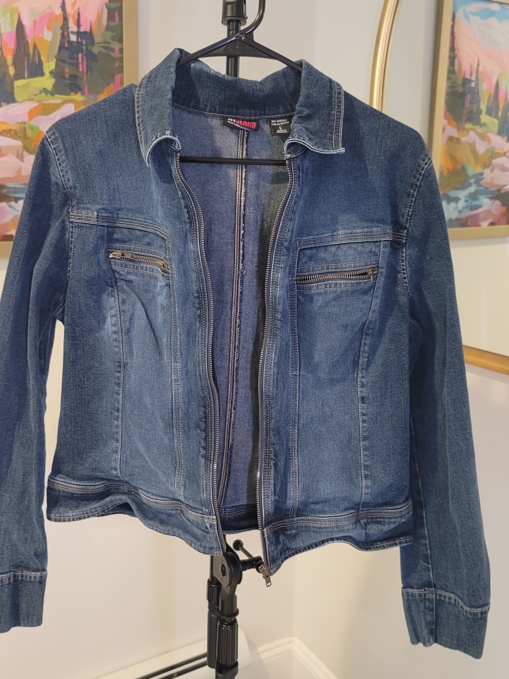 Women's Zip-Front Denim Jacket in Medium Blue - Picture 5 of 9